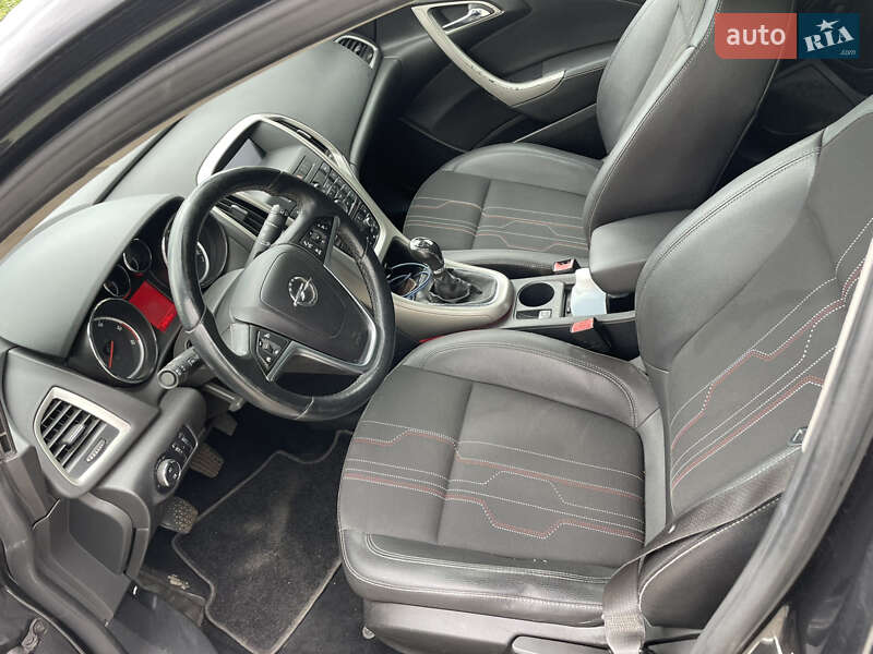 Универсал Opel Astra 2012 в Киеве