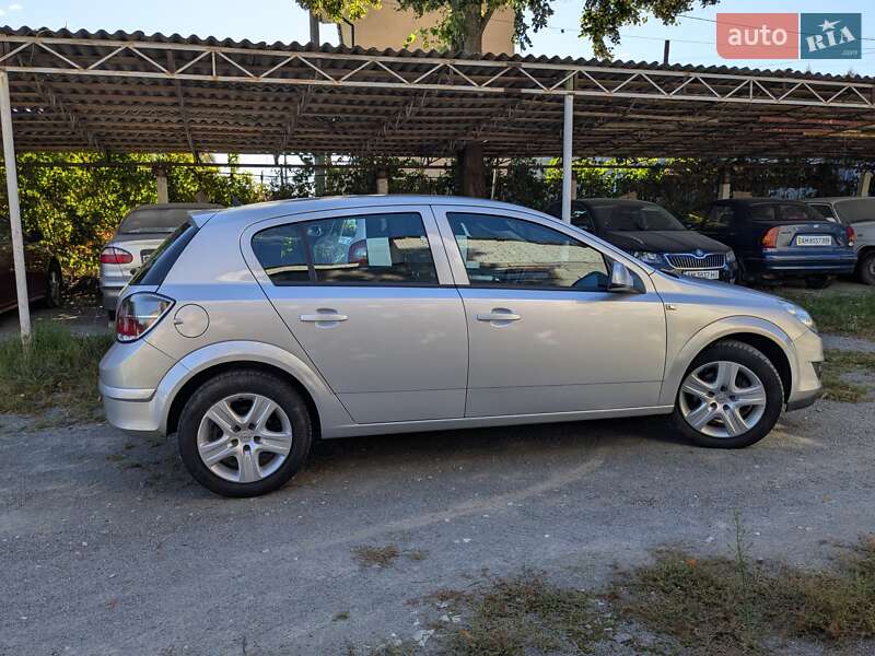 Хэтчбек Opel Astra 2009 в Звягеле