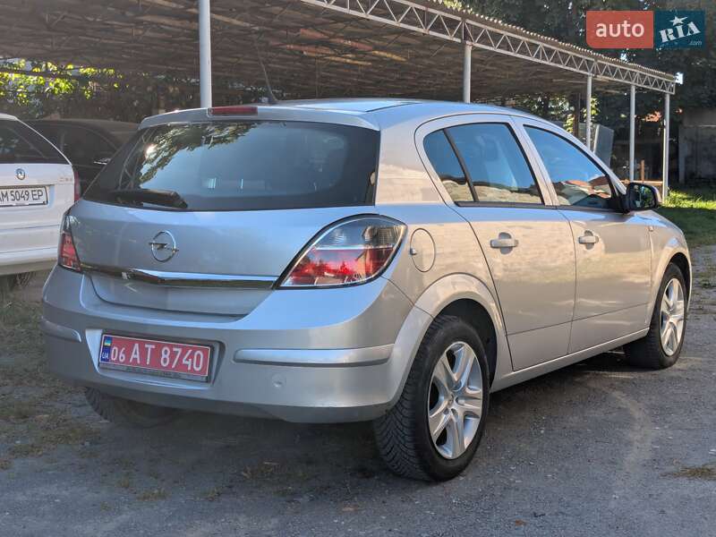 Хэтчбек Opel Astra 2009 в Звягеле