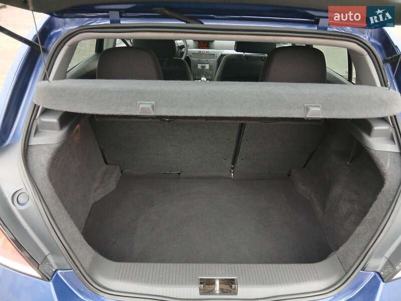 Хэтчбек Opel Astra 2005 в Черновцах