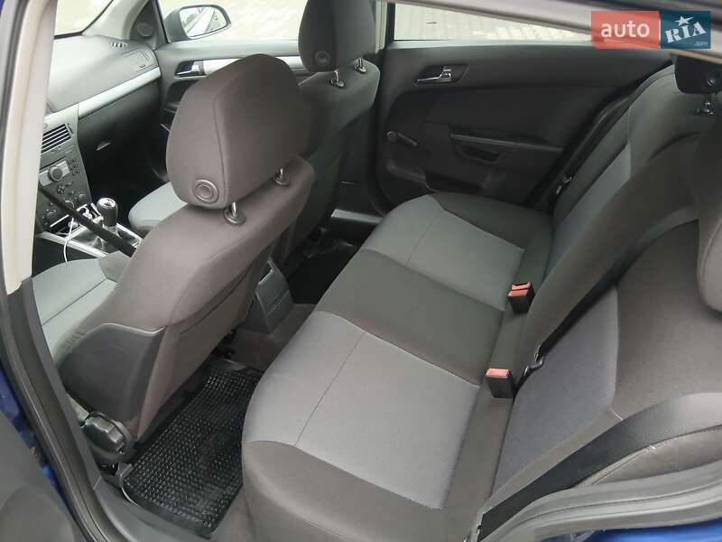 Хэтчбек Opel Astra 2005 в Черновцах