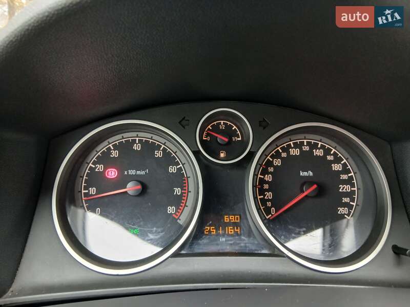 Хэтчбек Opel Astra 2005 в Черновцах