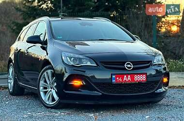 Універсал Opel Astra 2015 в Дрогобичі