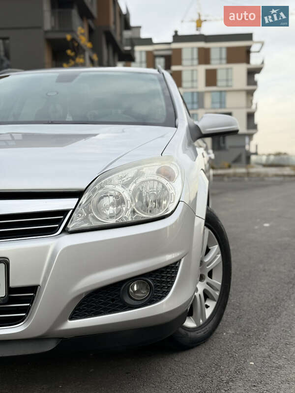 Универсал Opel Astra 2008 в Тернополе