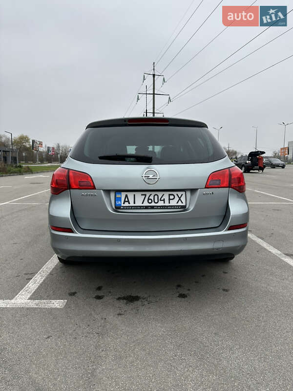 Універсал Opel Astra 2012 в Бучі