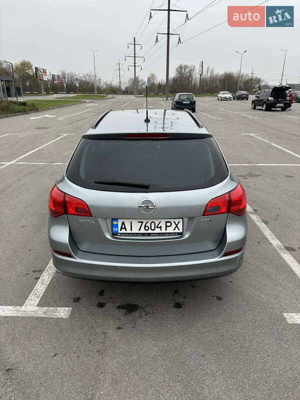 Універсал Opel Astra 2012 в Бучі