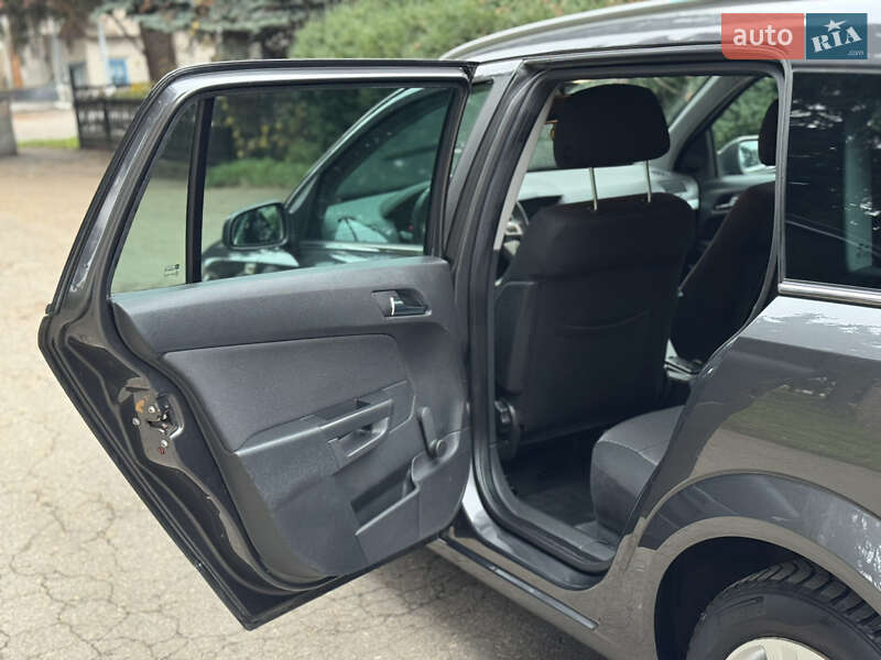 Универсал Opel Astra 2010 в Умани фото 18 Универсал Opel Astra 2010 в Умани