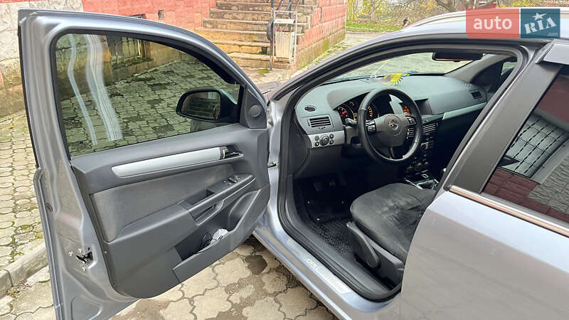 Універсал Opel Astra 2010 в Кам'янець-Подільському