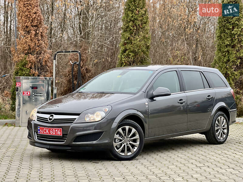 Універсал Opel Astra 2010 в Івано-Франківську
