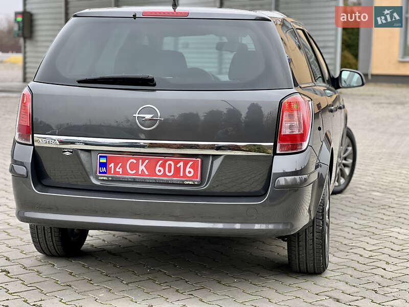 Універсал Opel Astra 2010 в Івано-Франківську