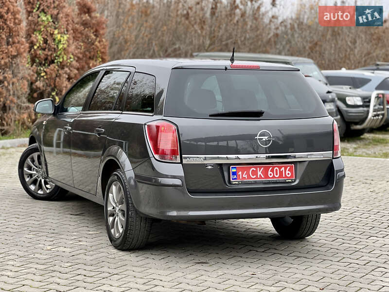 Універсал Opel Astra 2010 в Івано-Франківську