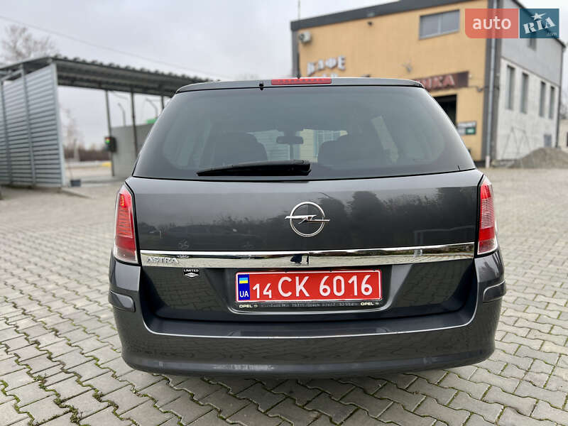 Універсал Opel Astra 2010 в Івано-Франківську