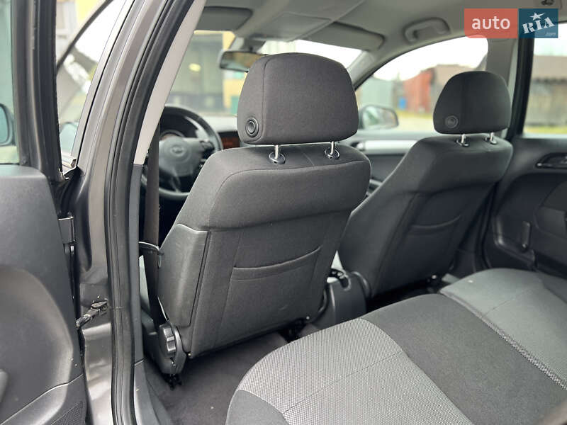 Універсал Opel Astra 2010 в Івано-Франківську