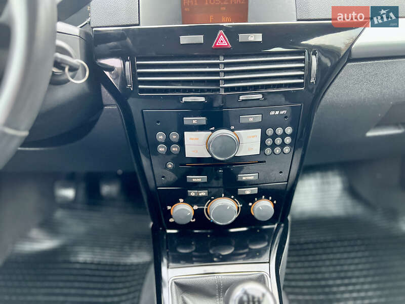 Універсал Opel Astra 2010 в Івано-Франківську