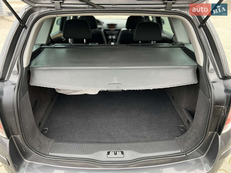 Універсал Opel Astra 2010 в Івано-Франківську