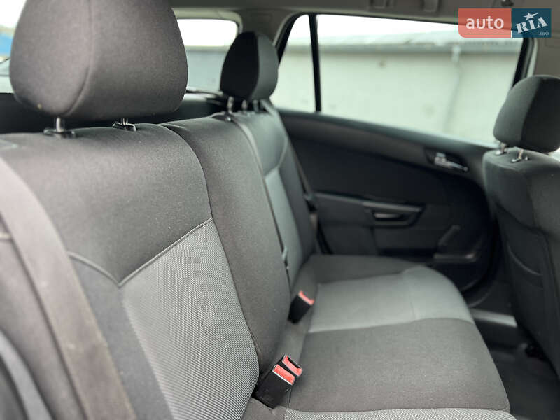 Універсал Opel Astra 2010 в Івано-Франківську