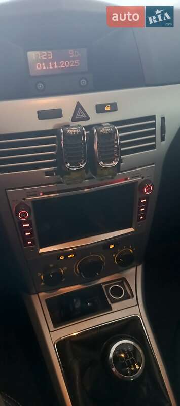 Универсал Opel Astra 2009 в Хусте