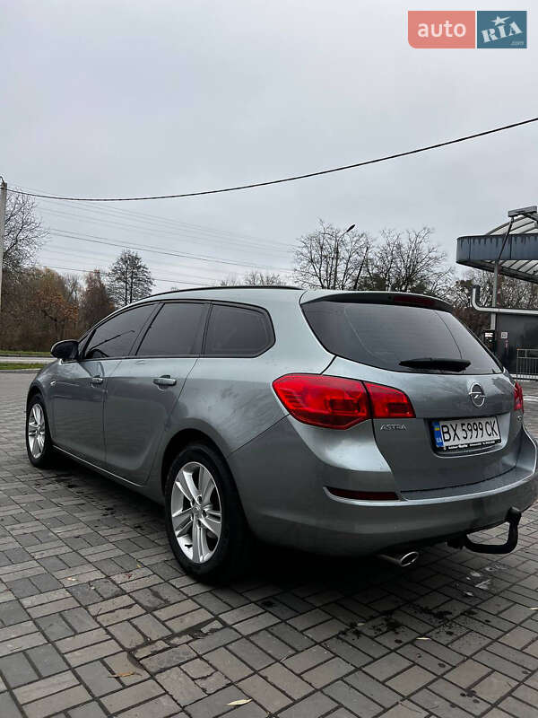 Універсал Opel Astra 2011 в Хмельницькому
