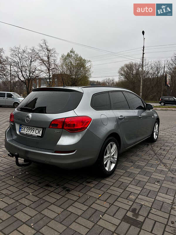 Універсал Opel Astra 2011 в Хмельницькому