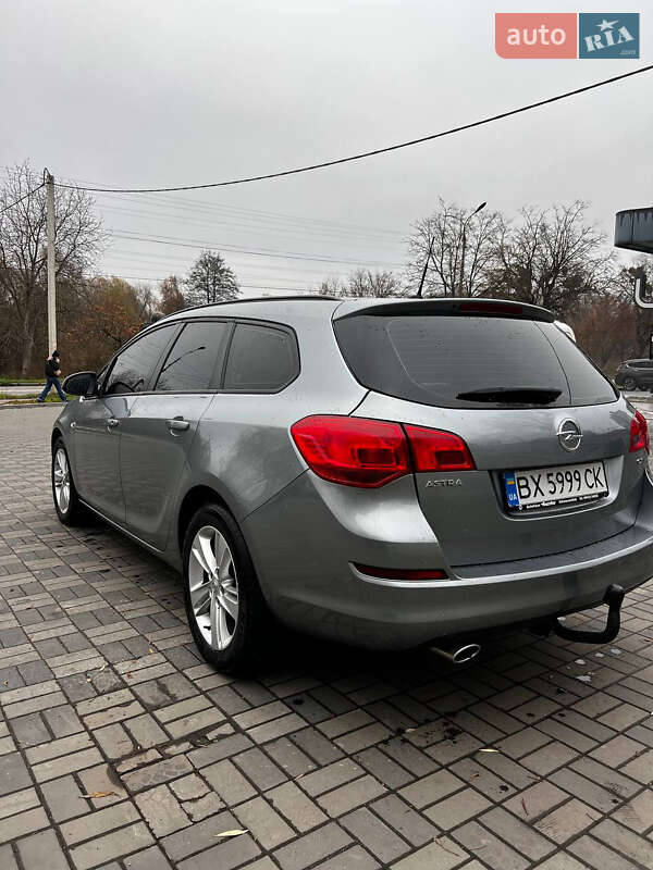 Універсал Opel Astra 2011 в Хмельницькому