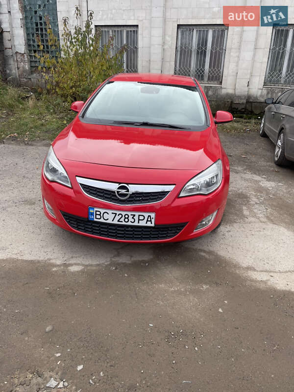 Хэтчбек Opel Astra 2011 в Львове