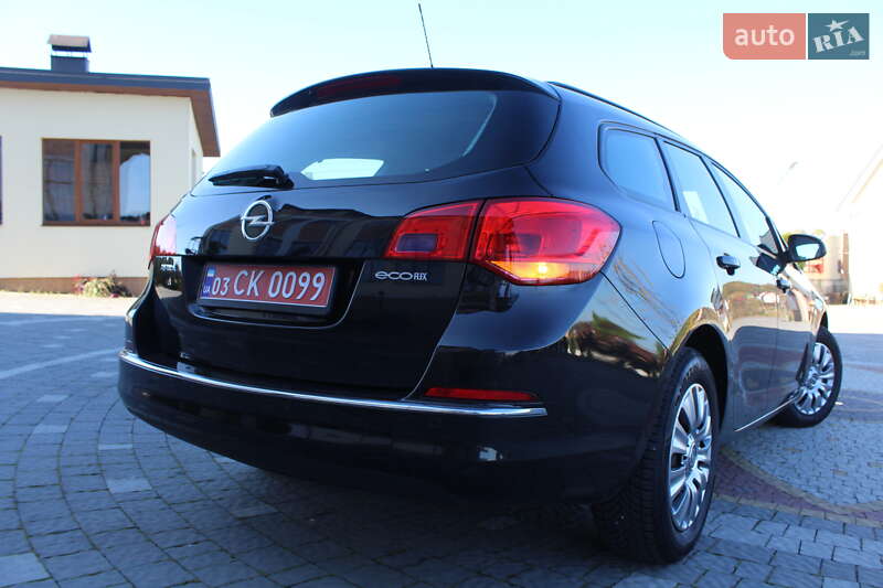 Універсал Opel Astra 2015 в Трускавці