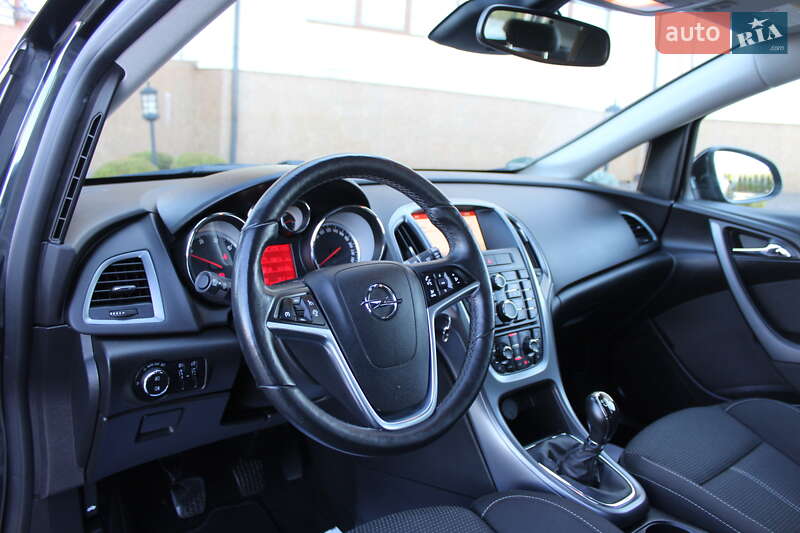 Універсал Opel Astra 2015 в Трускавці