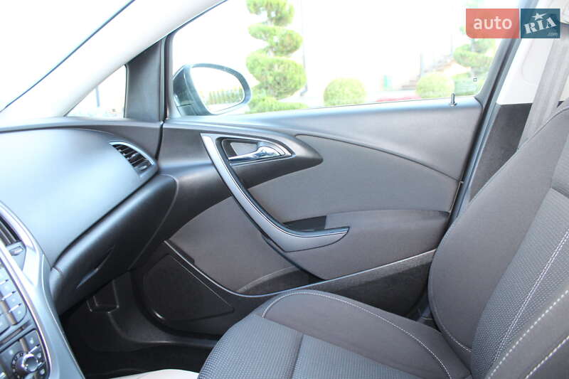 Універсал Opel Astra 2015 в Трускавці