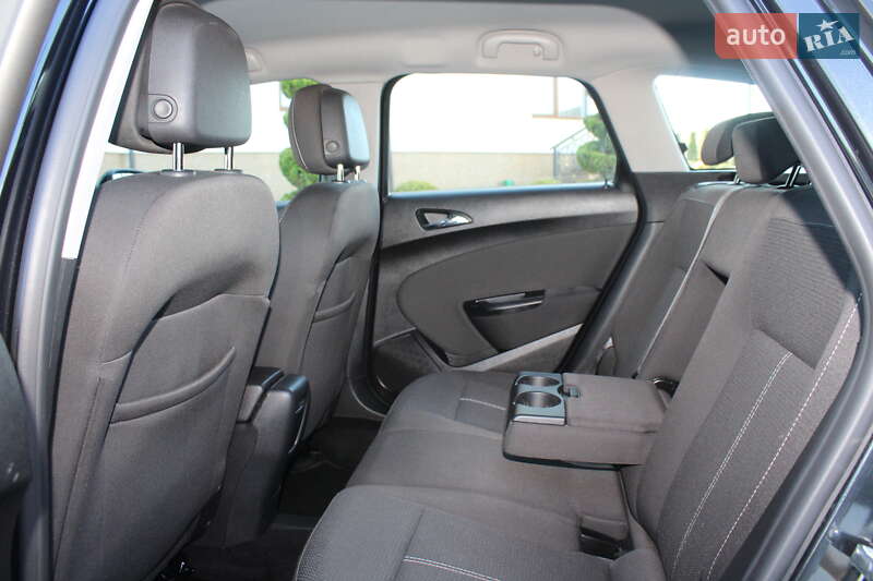 Універсал Opel Astra 2015 в Трускавці