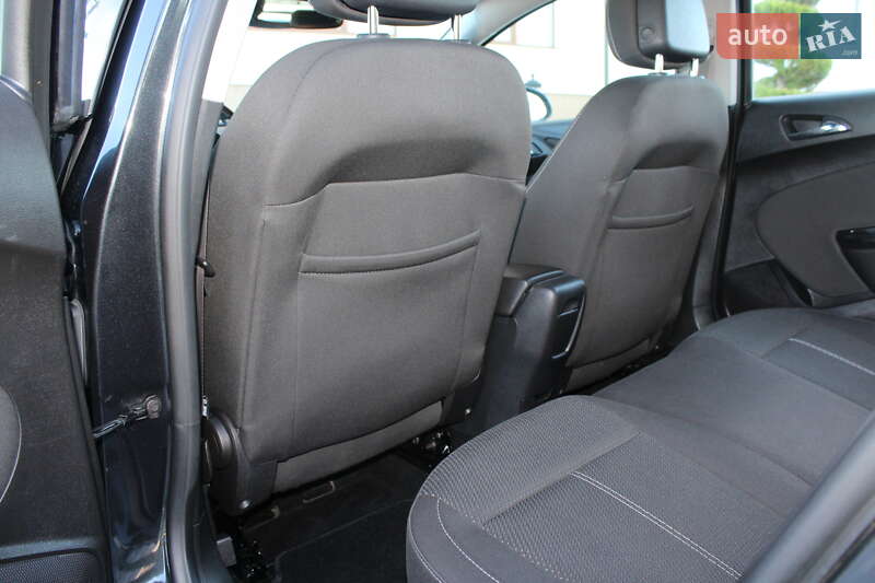 Універсал Opel Astra 2015 в Трускавці