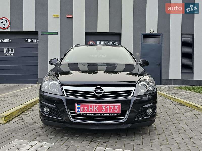 Универсал Opel Astra 2010 в Львове