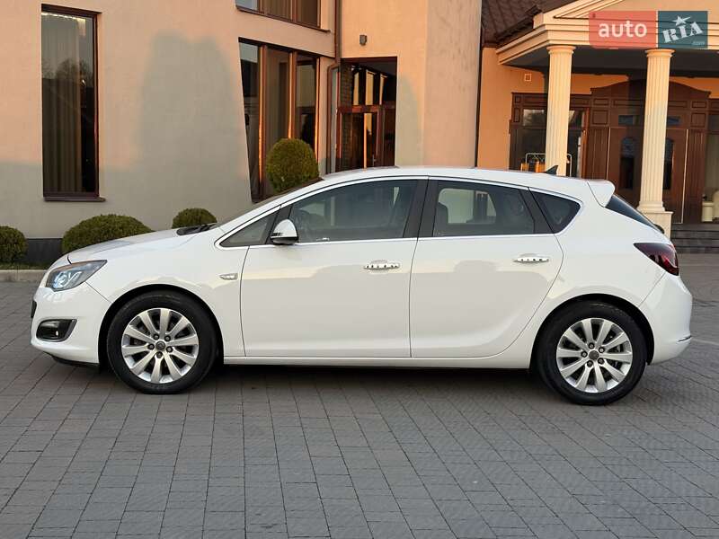 Хэтчбек Opel Astra 2014 в Стрые