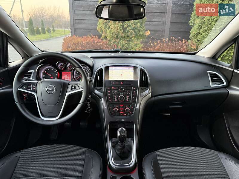 Хэтчбек Opel Astra 2014 в Стрые