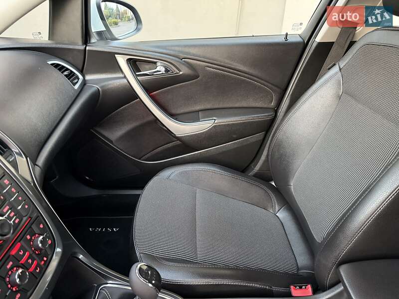 Хэтчбек Opel Astra 2014 в Стрые