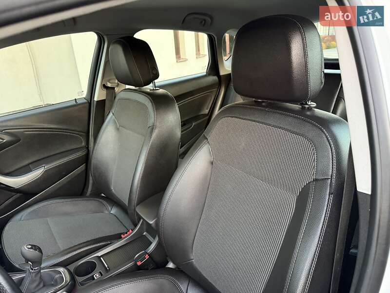 Хэтчбек Opel Astra 2014 в Стрые