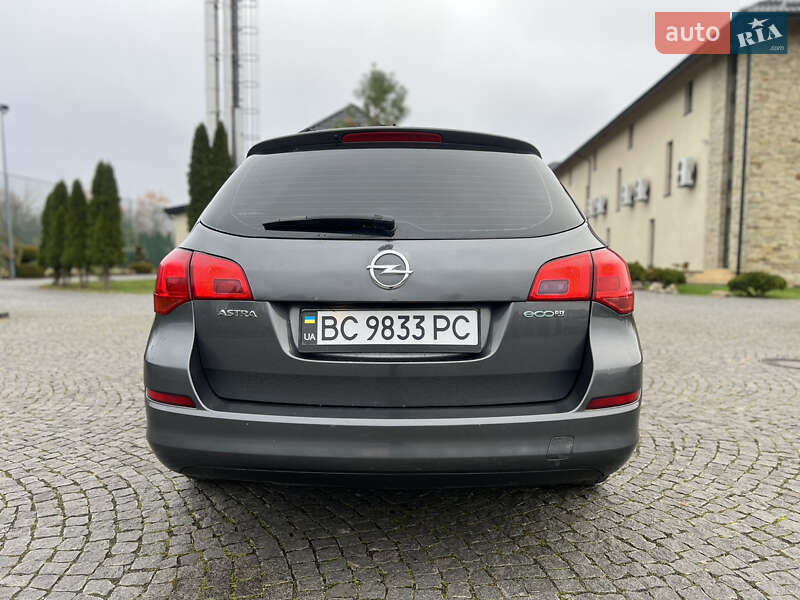 Універсал Opel Astra 2011 в Жовкві