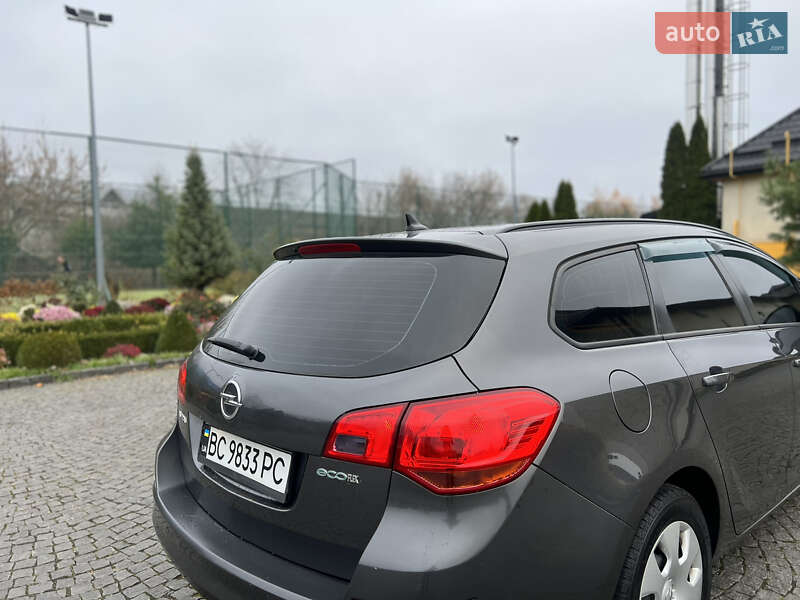 Універсал Opel Astra 2011 в Жовкві