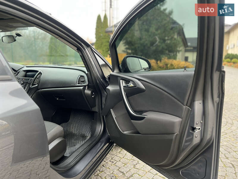 Універсал Opel Astra 2011 в Жовкві