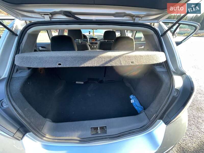 Хетчбек Opel Astra 2004 в Яремчі