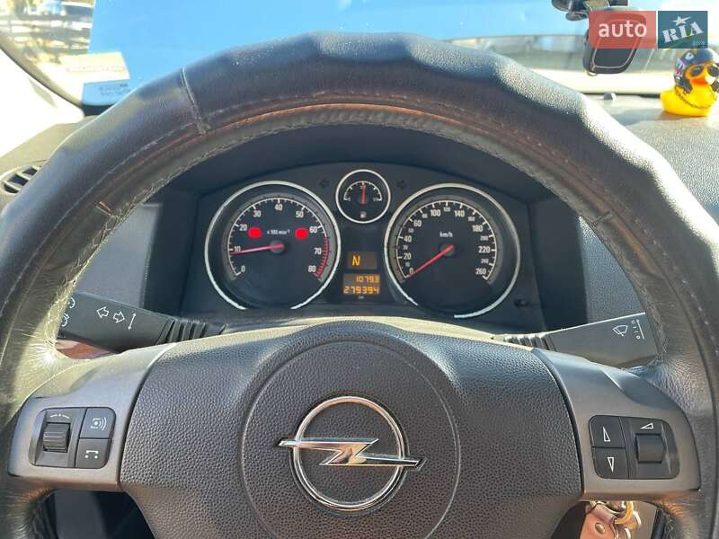 Хетчбек Opel Astra 2004 в Яремчі