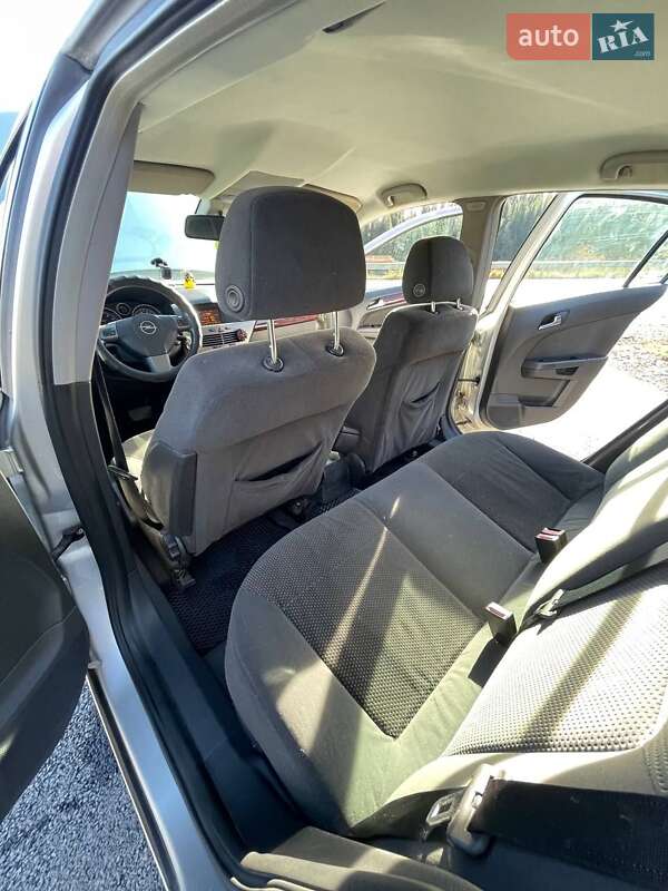 Хетчбек Opel Astra 2004 в Яремчі