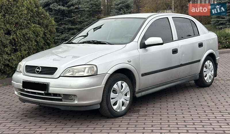 Хэтчбек Opel Astra 2004 в Днепре