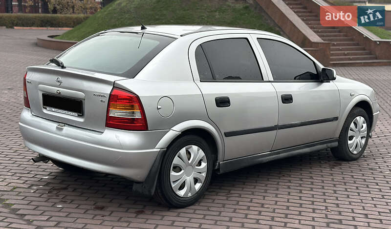 Хэтчбек Opel Astra 2004 в Днепре