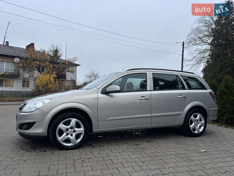 Универсал Opel Astra 2008 в Луцке