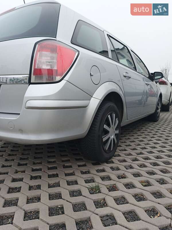 Универсал Opel Astra 2009 в Луцке