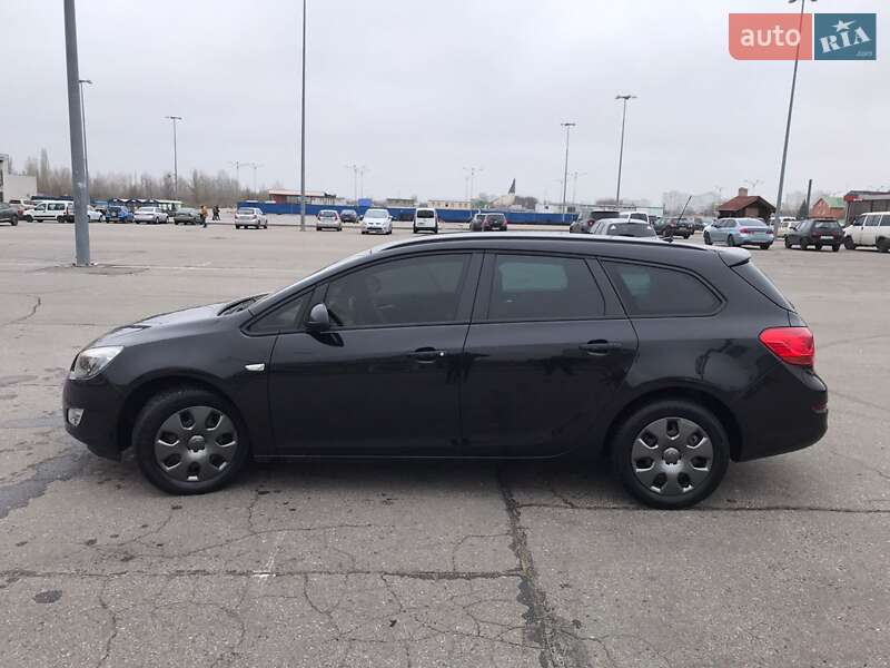 Універсал Opel Astra 2011 в Харкові