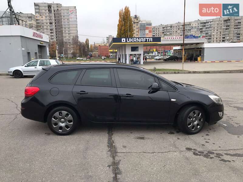 Універсал Opel Astra 2011 в Харкові