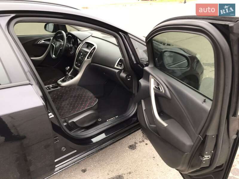 Універсал Opel Astra 2011 в Харкові