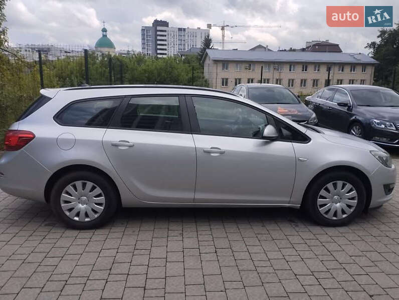Универсал Opel Astra 2015 в Львове
