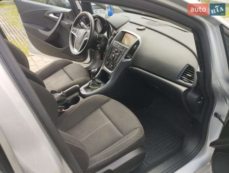 Универсал Opel Astra 2015 в Львове